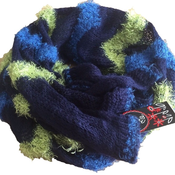 (NWT) Made of Me Women's Blue/Yellow Fuzzy Zig Zag Striped Scarf One Size - Picture 1 of 6